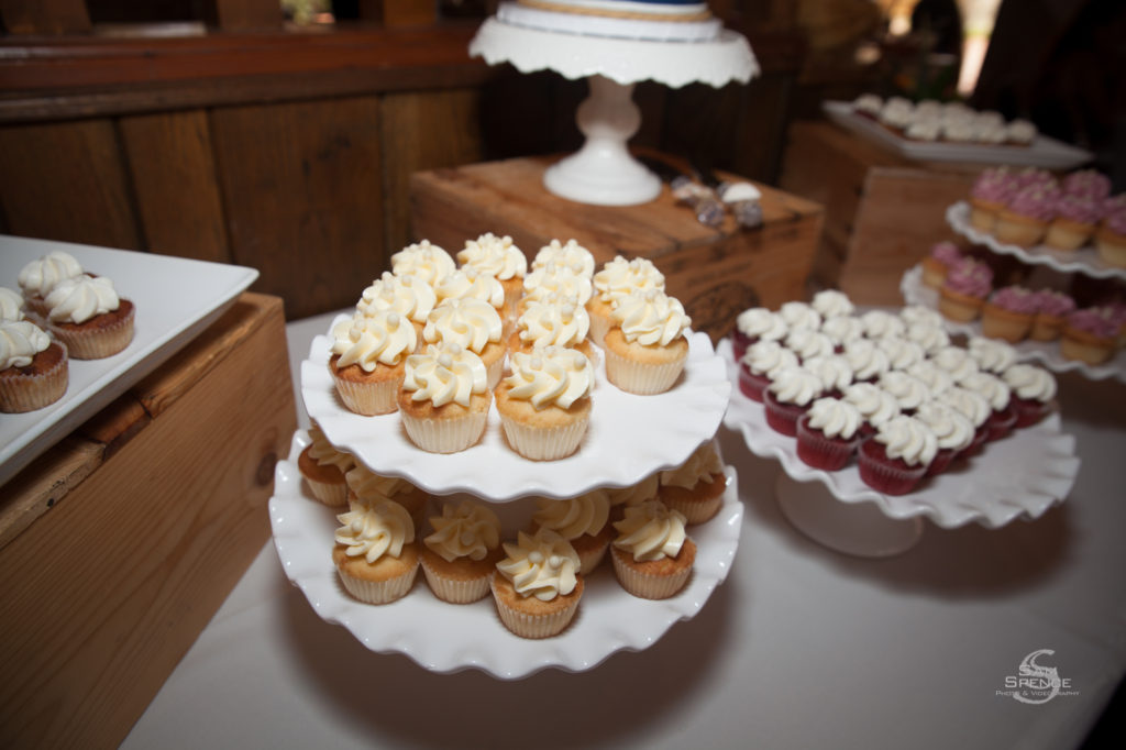 wedding cupcakes, mini cupcakes, wedding desserts